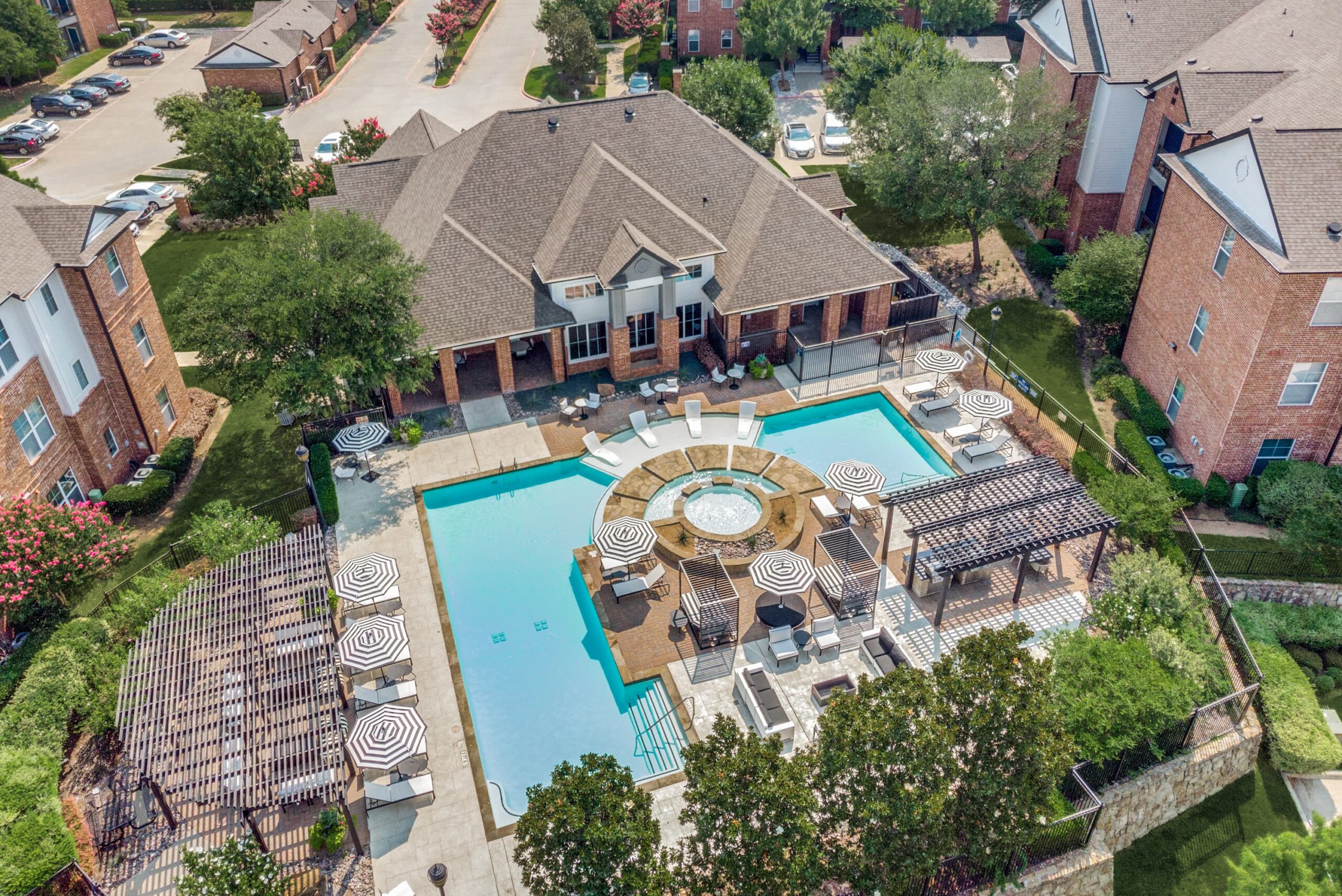 aerial view of the outdoor pool at vista 121